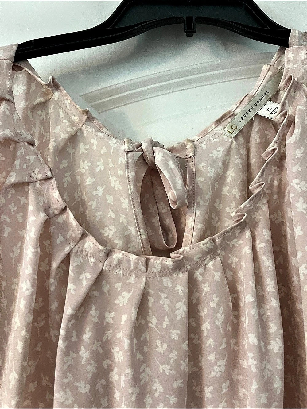 Lauren Conrad Floral Blouse in Pink & White Size XL Like New - Picture 3 of 4